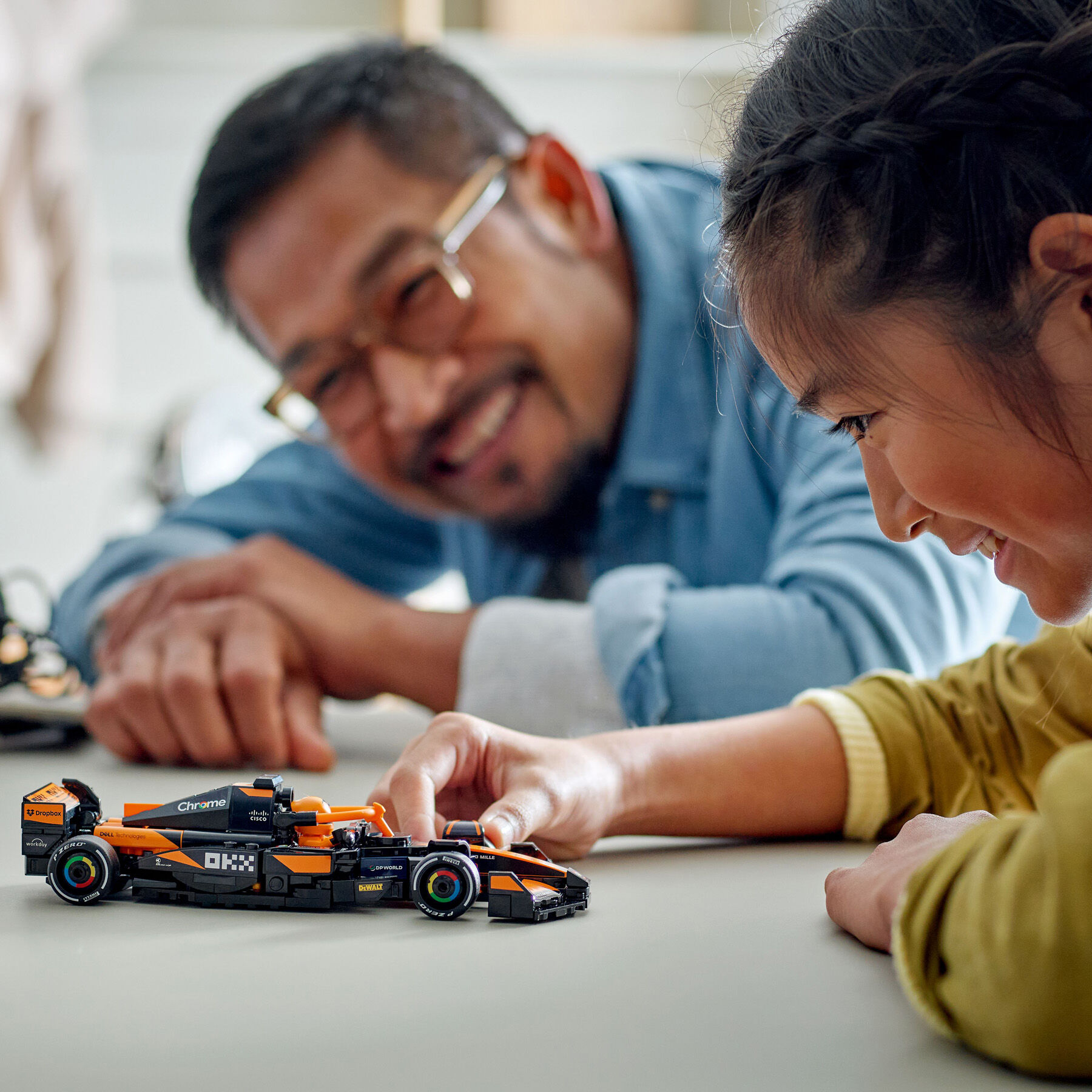 LEGO® Speed Champions MCL38 Set orange | McLaren Racing | Official